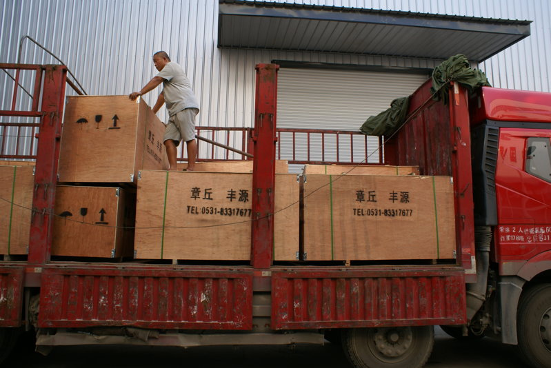 豐源機械三葉羅茨風(fēng)機準(zhǔn)備裝車發(fā)貨