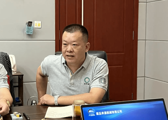 2023年10月6日，章丘豐源機械組織優(yōu)秀業(yè)務代表開展十一銷售座談會。本次會議與以往不同，更多的是分享，是學習。
